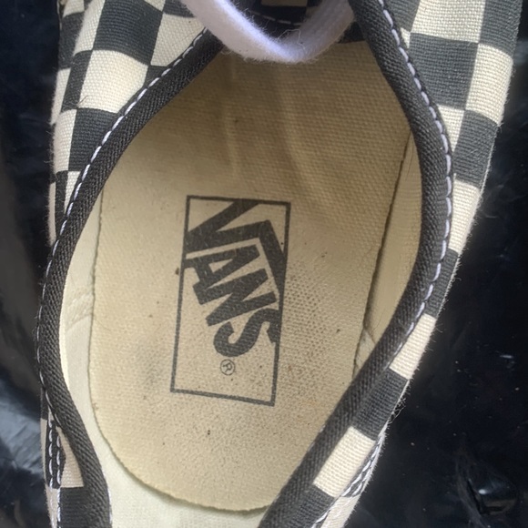 Vans - Picture 7 of 8